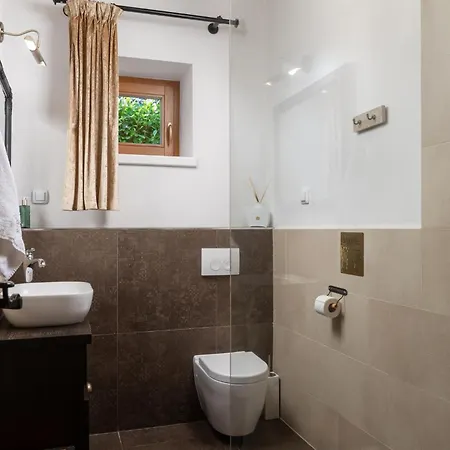 Holiday home Paula Ugljan