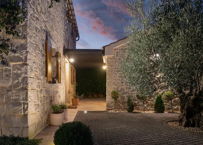 Nyaraló Paula Ugljan